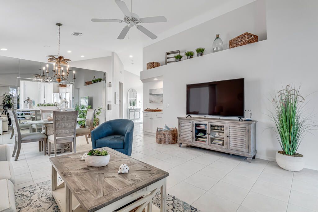 2235 Sapphire Circle, West Palm Beach, FL 33411 Photo