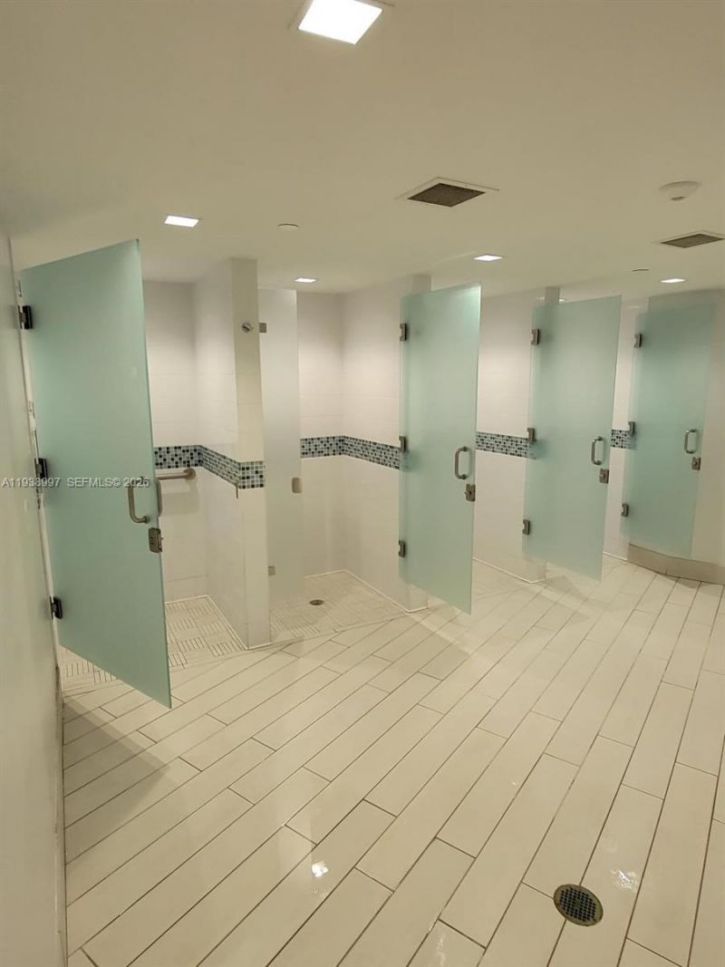 500 Three Islands Blvd, Unit 709, Hallandale Beach, FL 33009 Photo