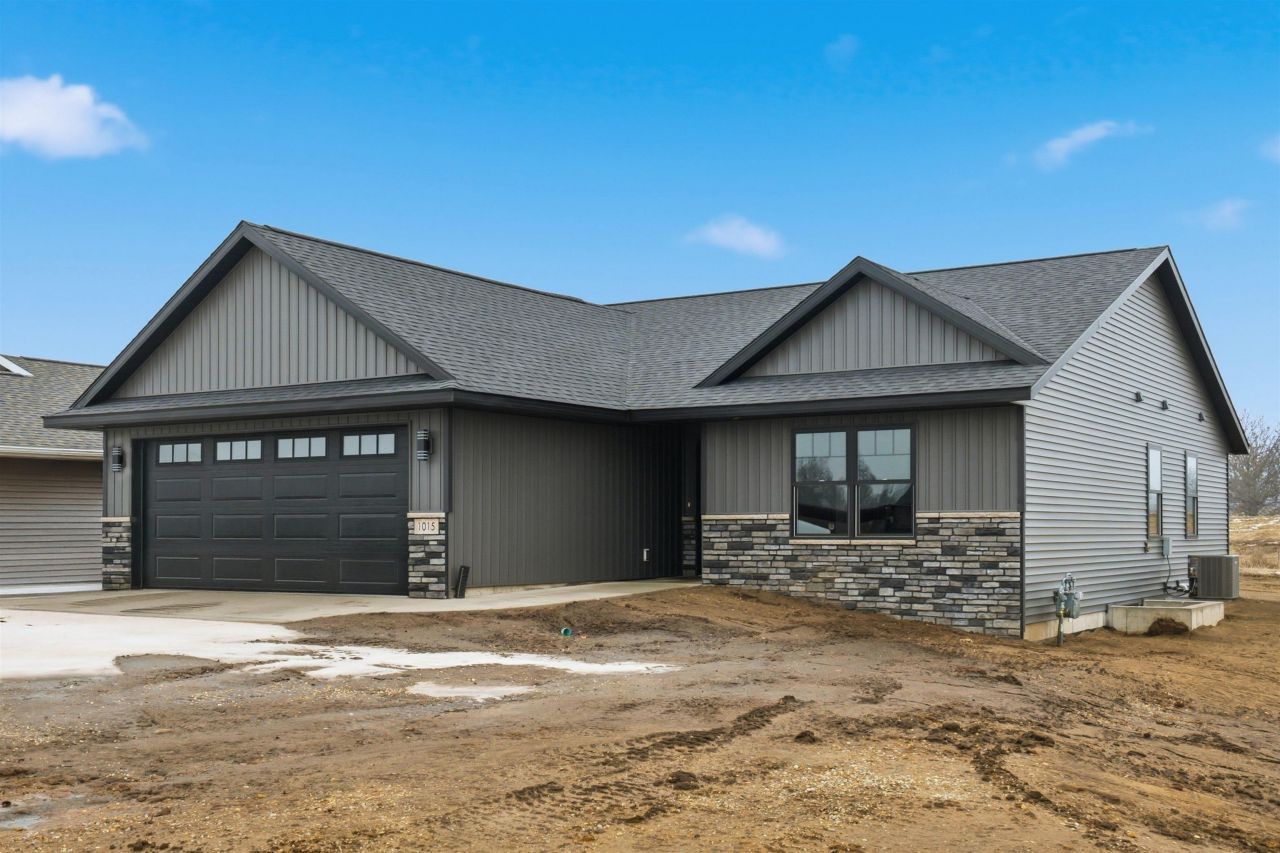 1015 Sage Oak Circle, Manchester, IA 52057 Main Photo