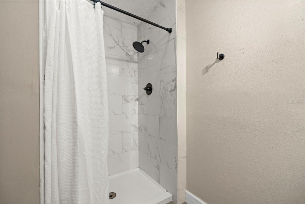 5548 Kingswood Drive, Orlando, FL 32810 Photo