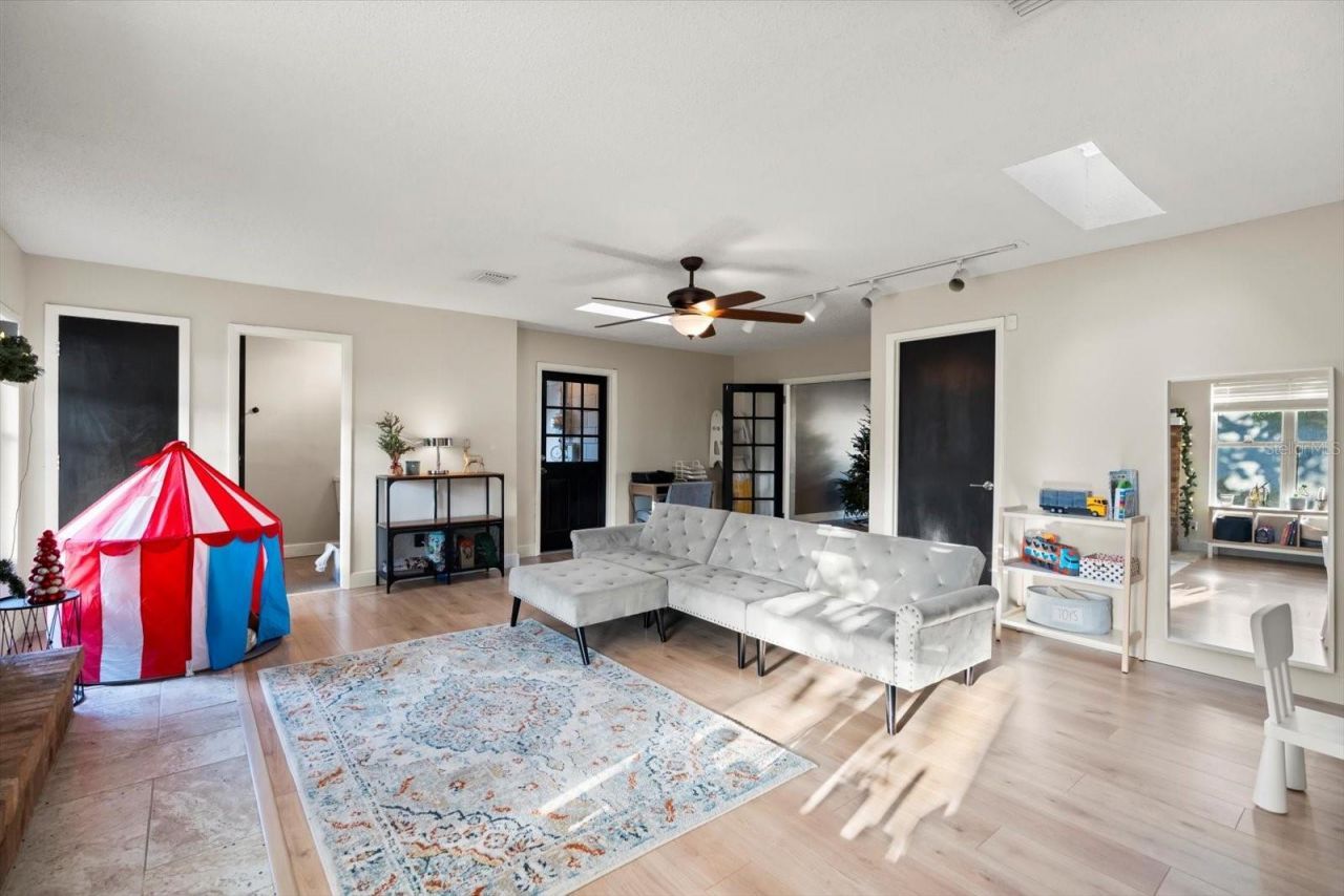 5548 Kingswood Drive, Orlando, FL 32810 Photo