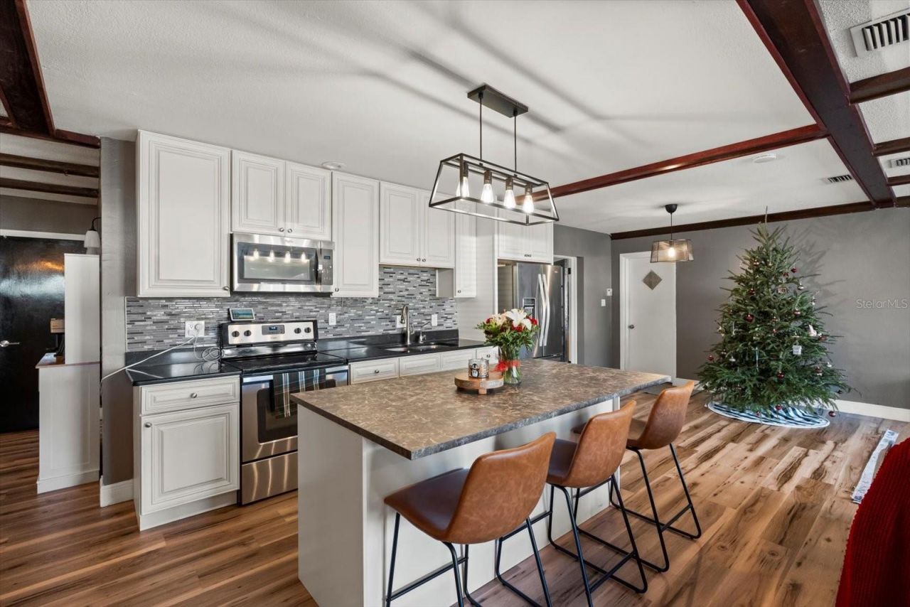 5548 Kingswood Drive, Orlando, FL 32810 Photo