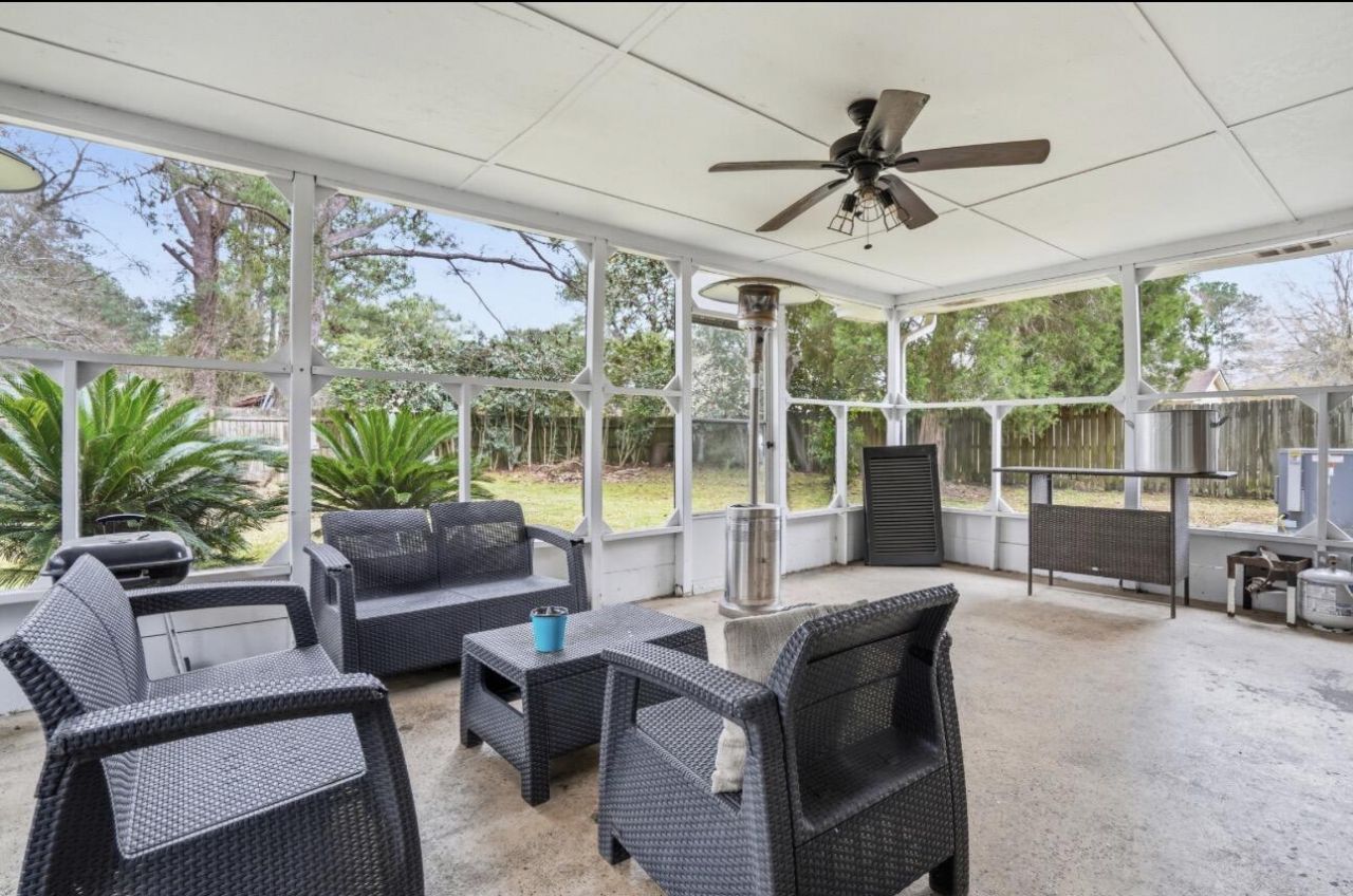 201 Pinewood Drive Photo 11