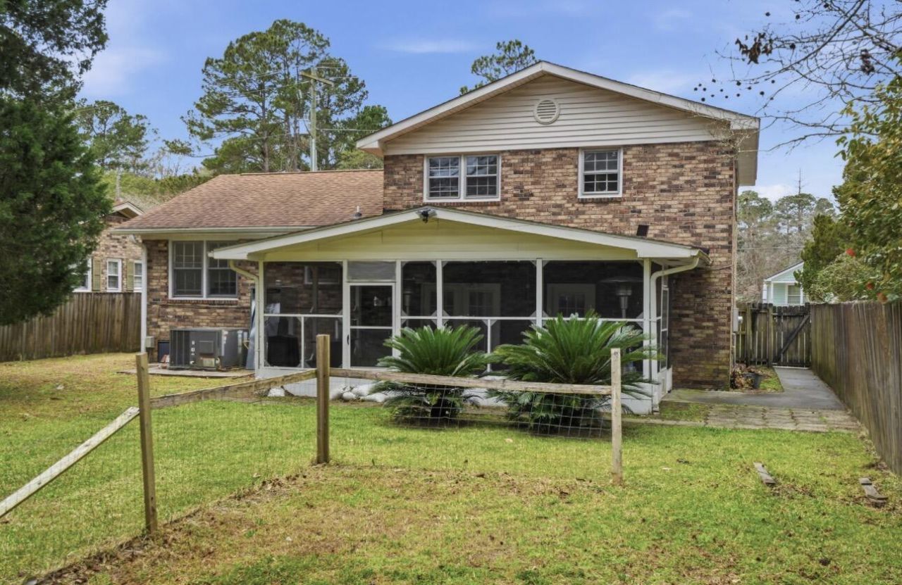 201 Pinewood Drive Photo 12