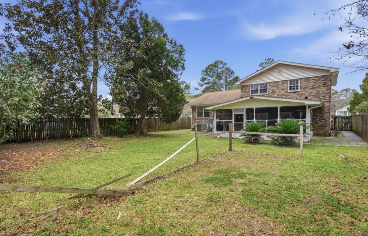 201 Pinewood Drive Photo 13