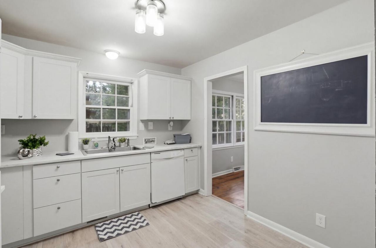 201 Pinewood Drive Photo 5