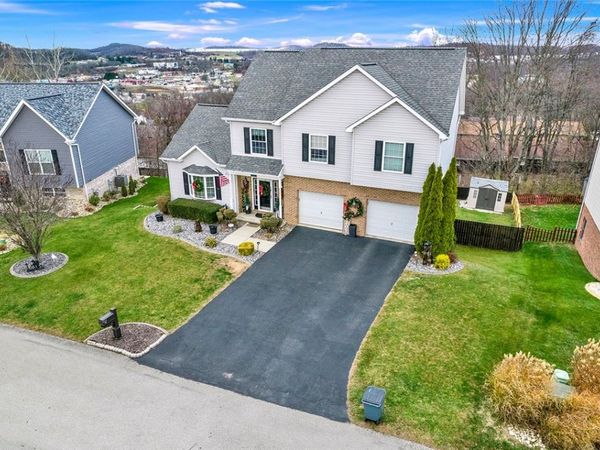 132 Edgewood Dr, New Stanton, PA 15672