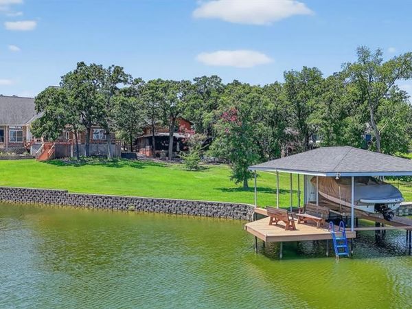 214 Kiowa Drive E, Lake Kiowa, TX 76240