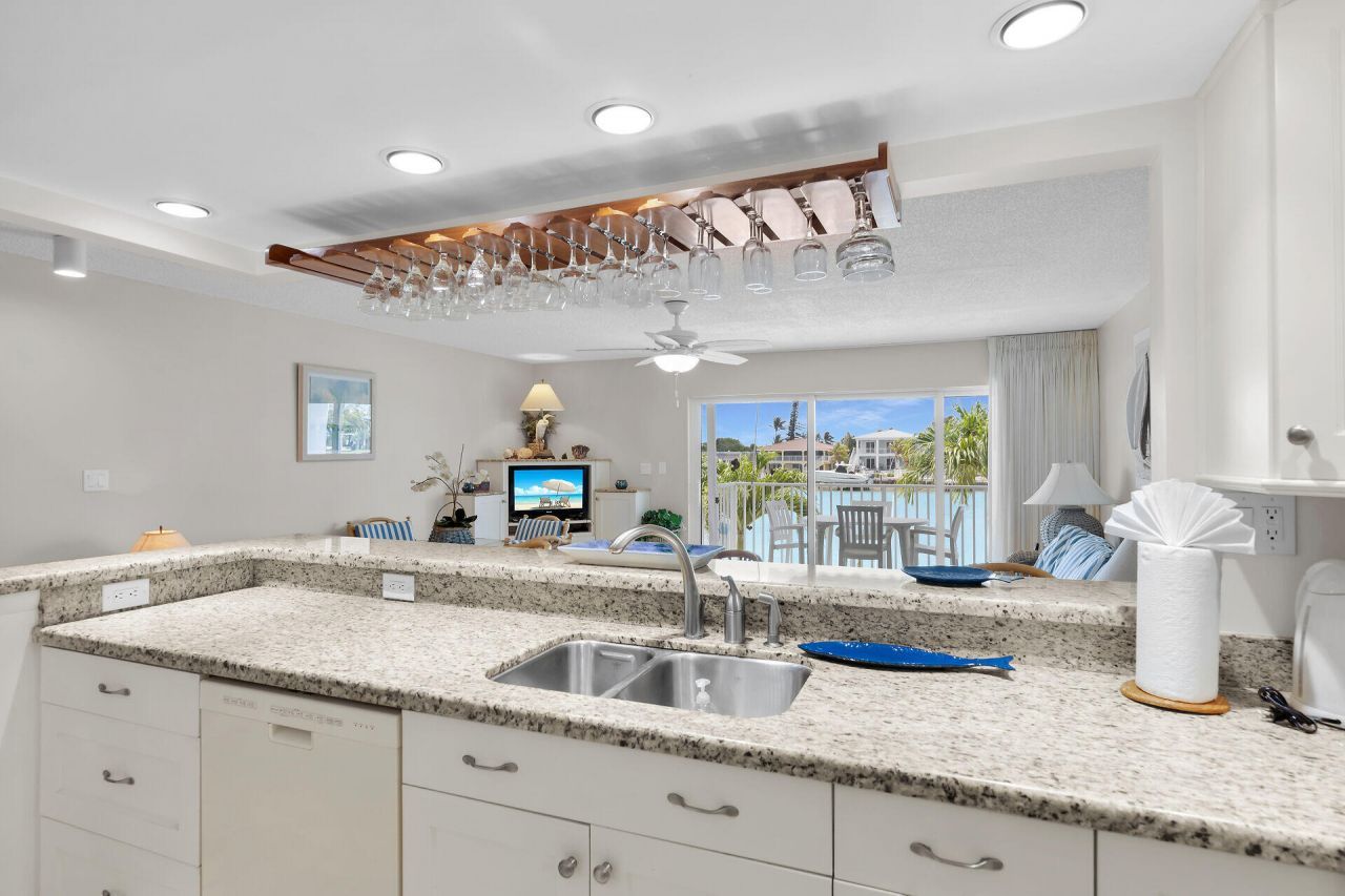 95 Coco Plum Drive, Unit 2D, Marathon, FL 33050 Photo