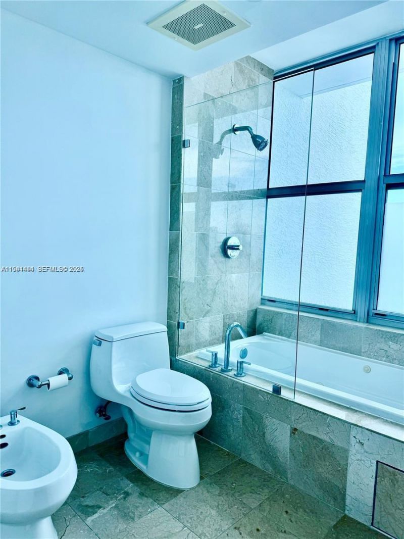 3131 NE 188th St , Unit 2-1213, Aventura, FL 33180 Photo