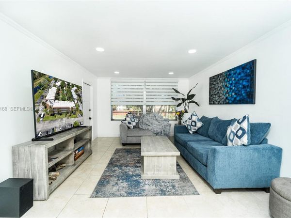 7500 NW 17th St, Unit 207, Plantation, FL 33313