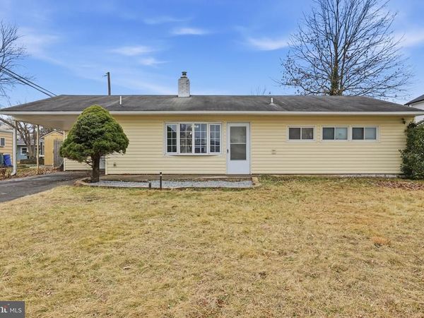 8 STARLIGHT LANE, LEVITTOWN, PA 19055