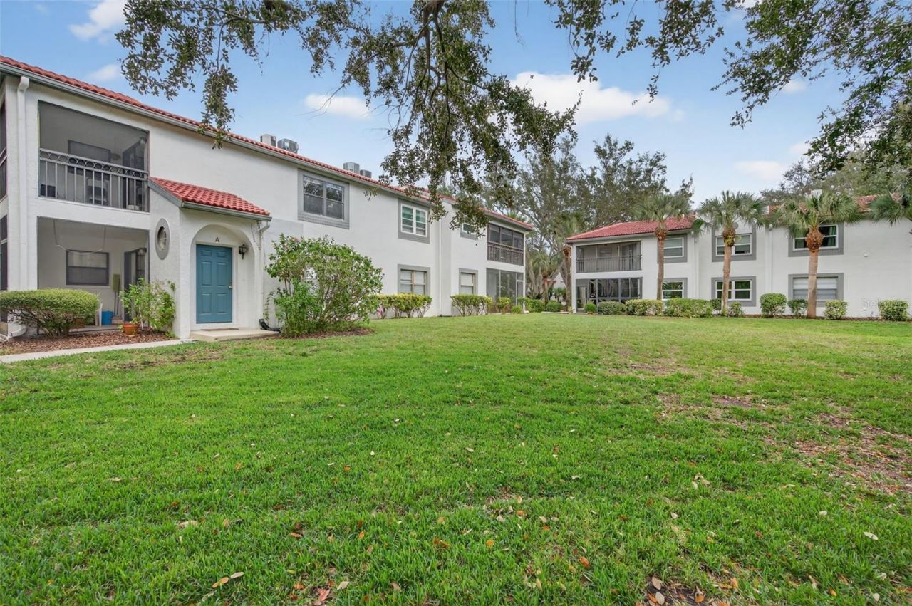 484 Santa Cruz Place Ne, Unit G, Saint Petersburg, FL 33703 Photo