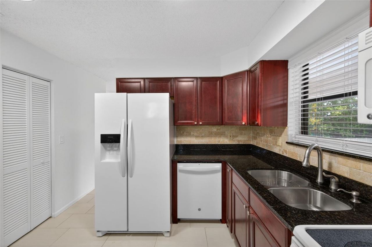 484 Santa Cruz Place Ne, Unit G, Saint Petersburg, FL 33703 Photo