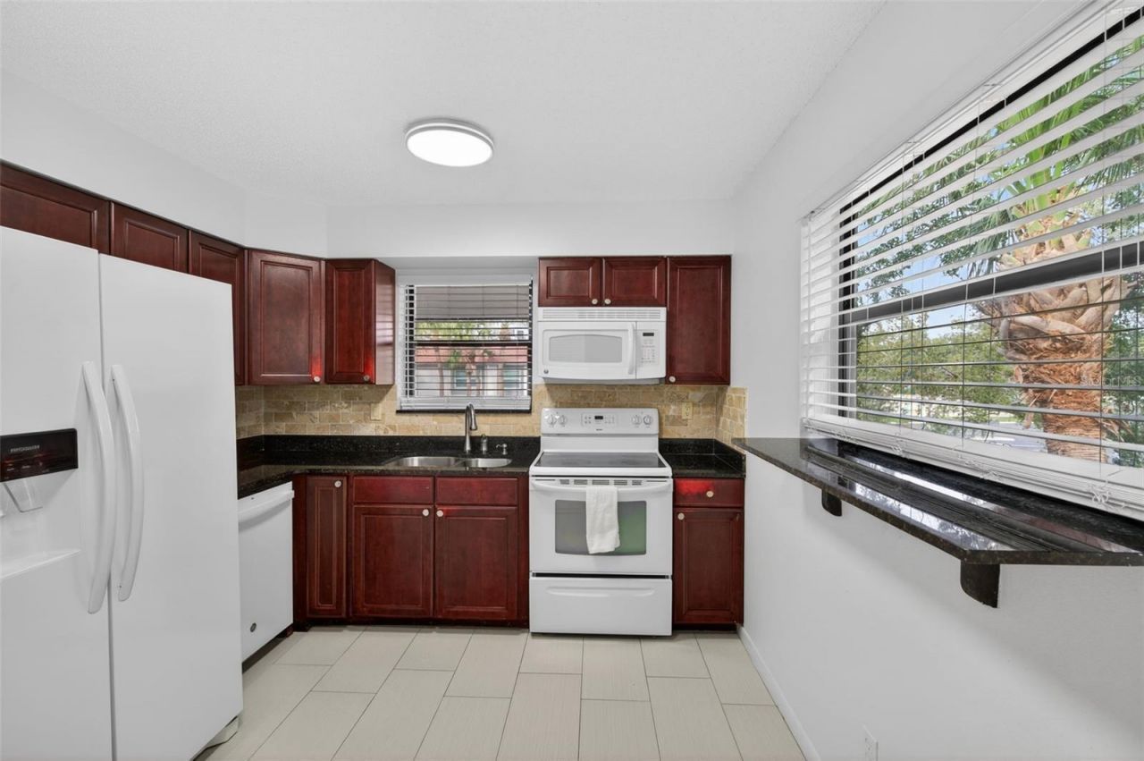 484 Santa Cruz Place Ne, Unit G, Saint Petersburg, FL 33703 Photo