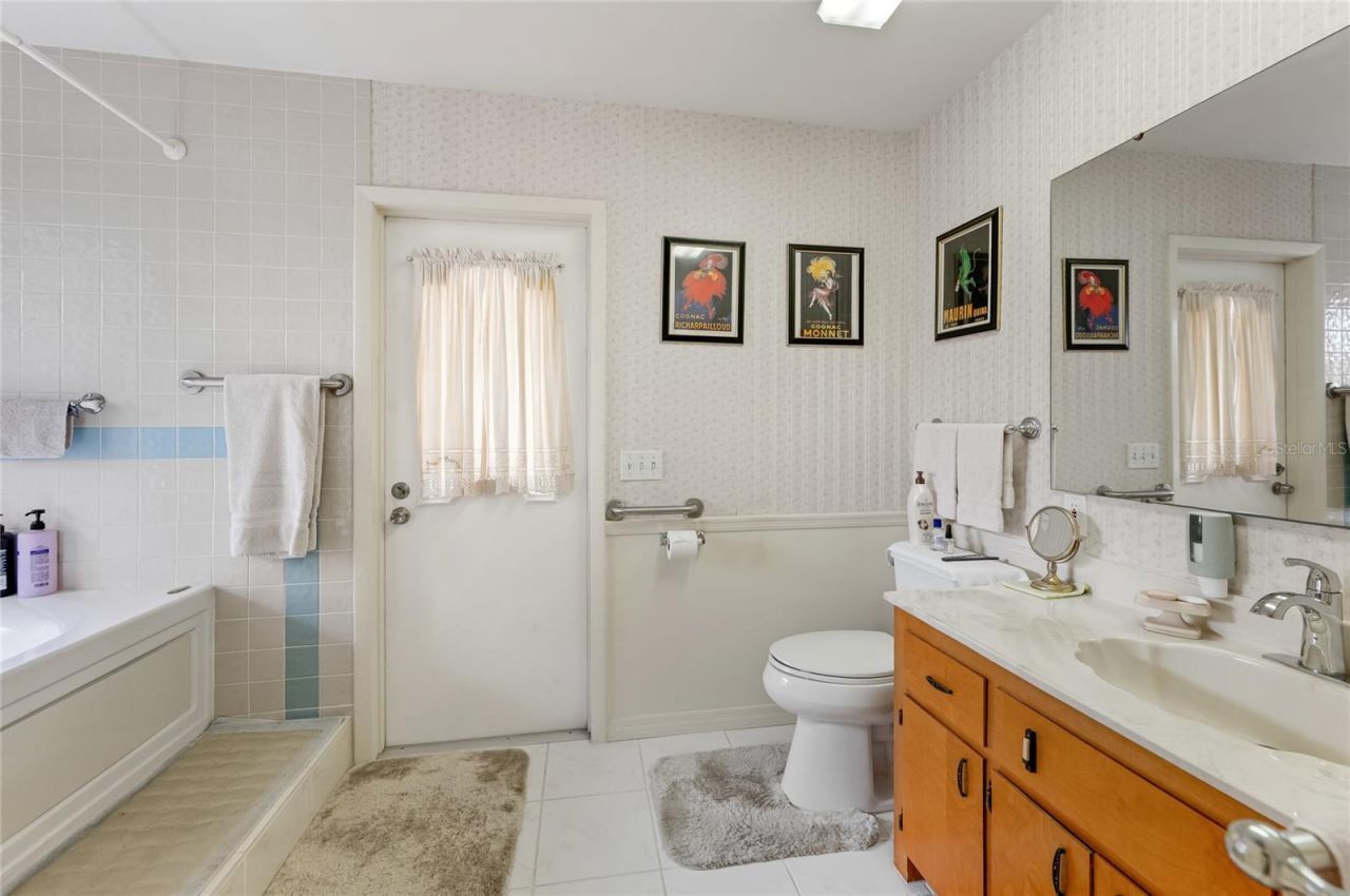 4612 Coral Lake Drive, Bradenton, FL 34210 Photo