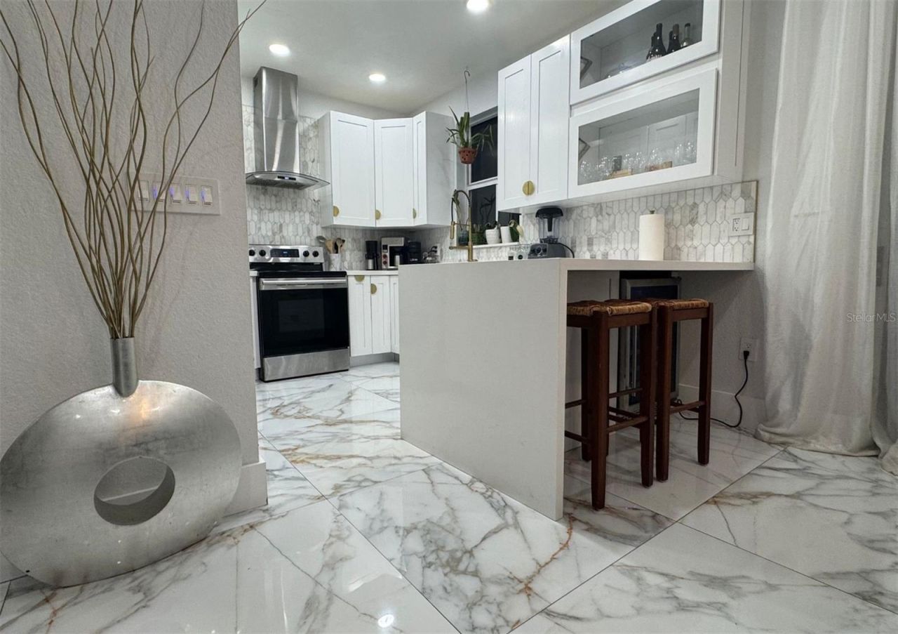 1041 NE 208th St, Miami, FL 33179 Photo