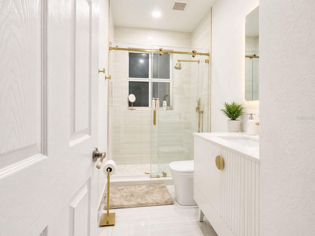 1041 NE 208th St, Miami, FL 33179 Photo