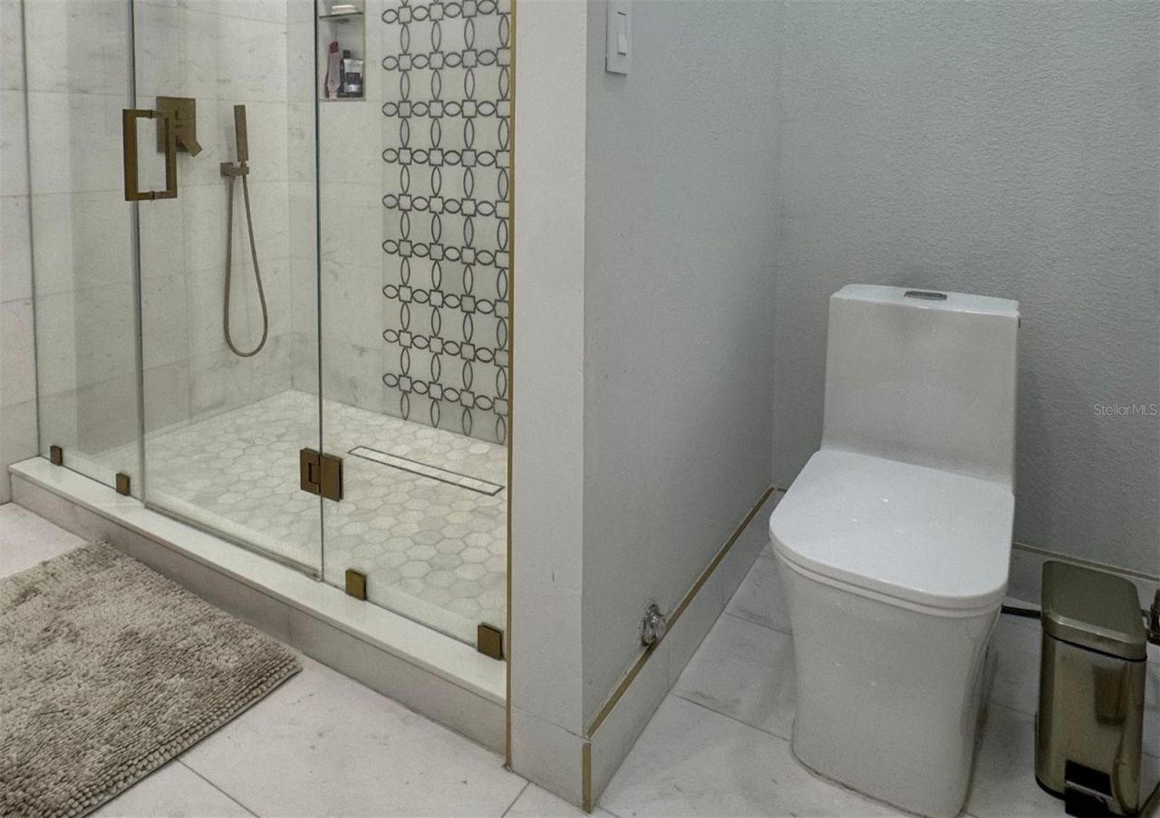 1041 NE 208th St, Miami, FL 33179 Photo