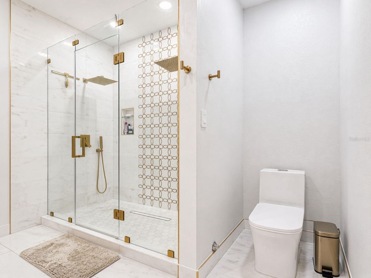 1041 NE 208th St, Miami, FL 33179 Photo