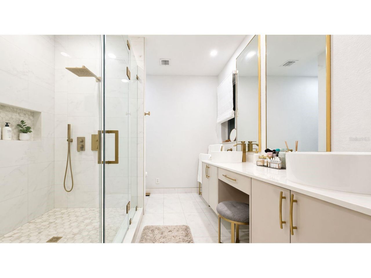 1041 NE 208th St, Miami, FL 33179 Photo