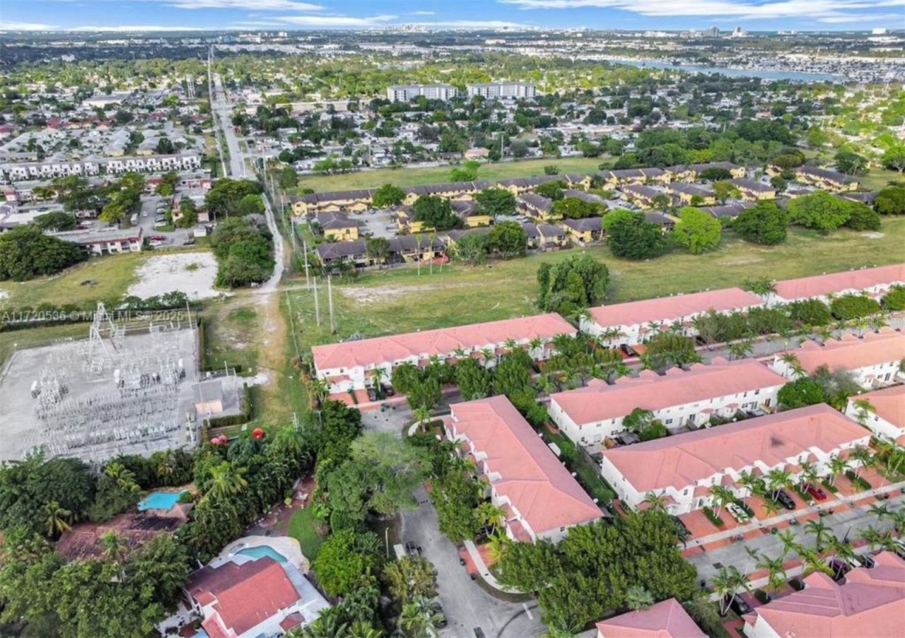 1041 NE 208th St, Miami, FL 33179 Photo