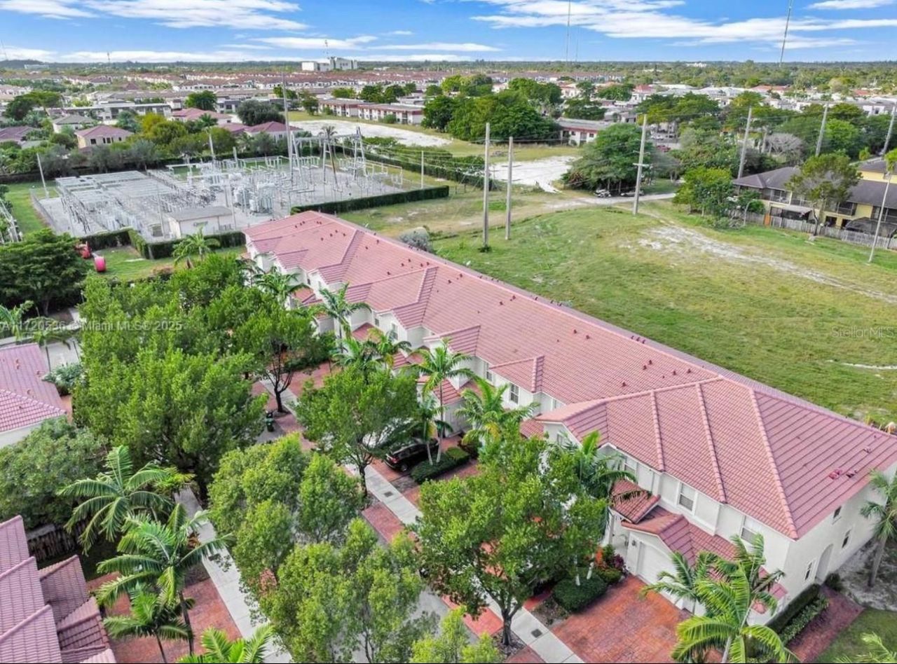 1041 NE 208th St, Miami, FL 33179 Photo
