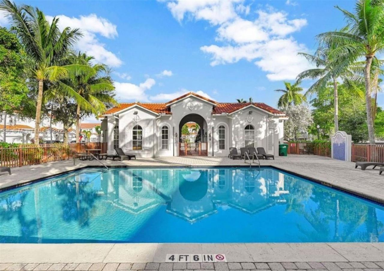 1041 NE 208th St, Miami, FL 33179 Photo