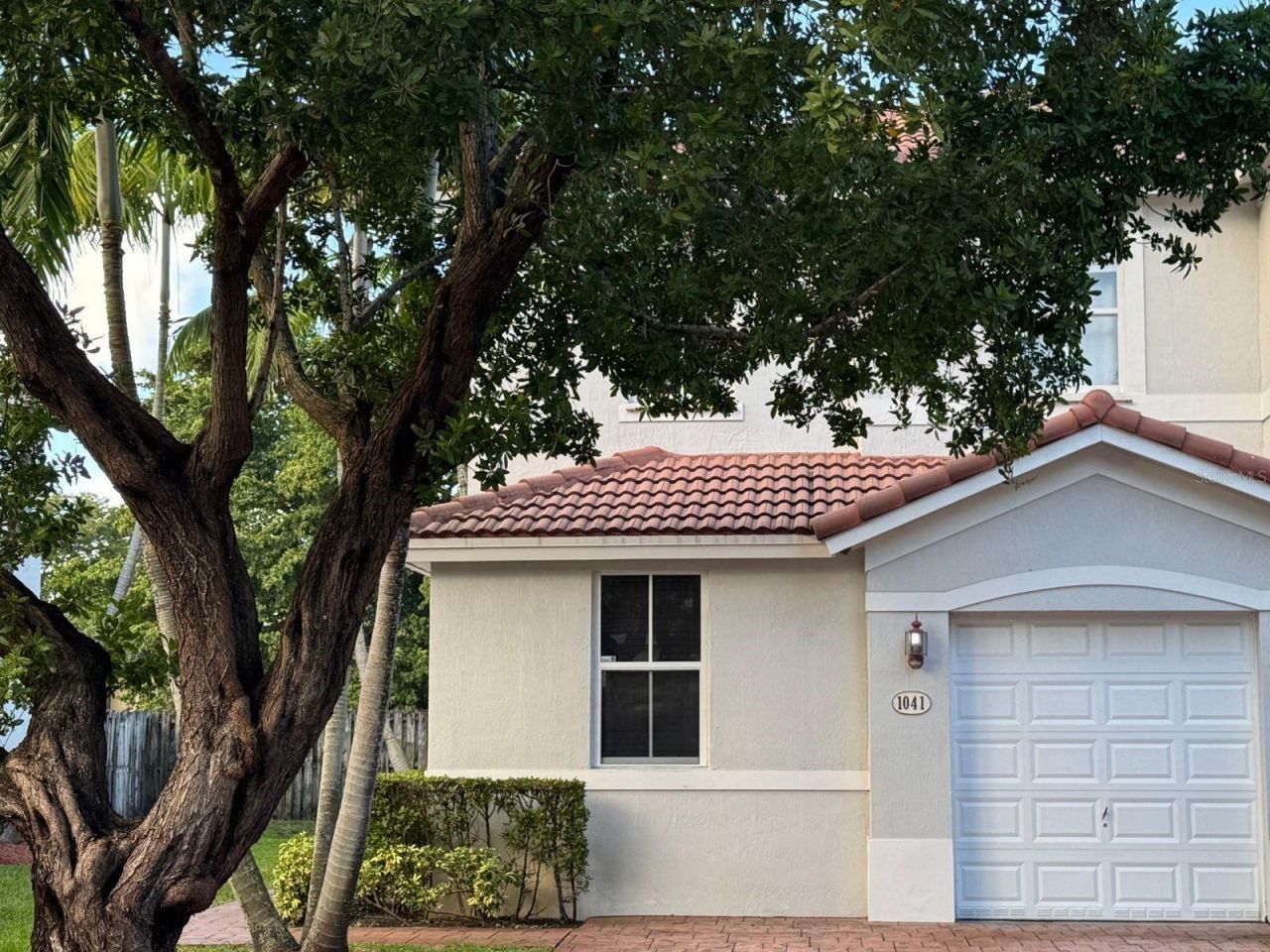 1041 NE 208th St, Miami, FL 33179 Photo