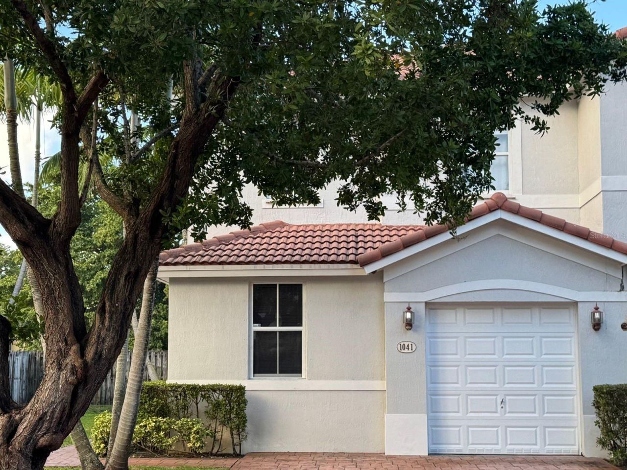 1041 NE 208th St, Miami, FL 33179 Photo