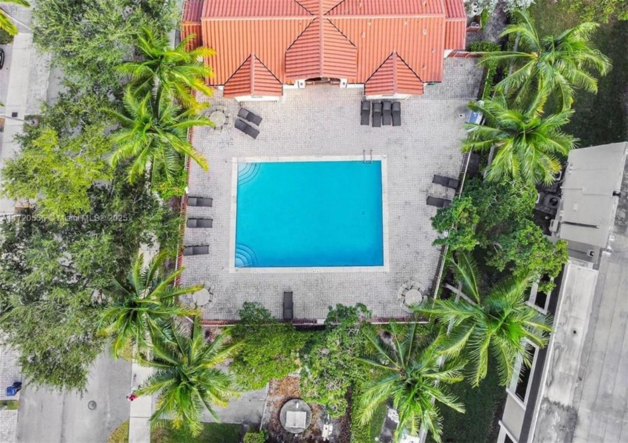 1041 NE 208th St, Miami, FL 33179 Photo