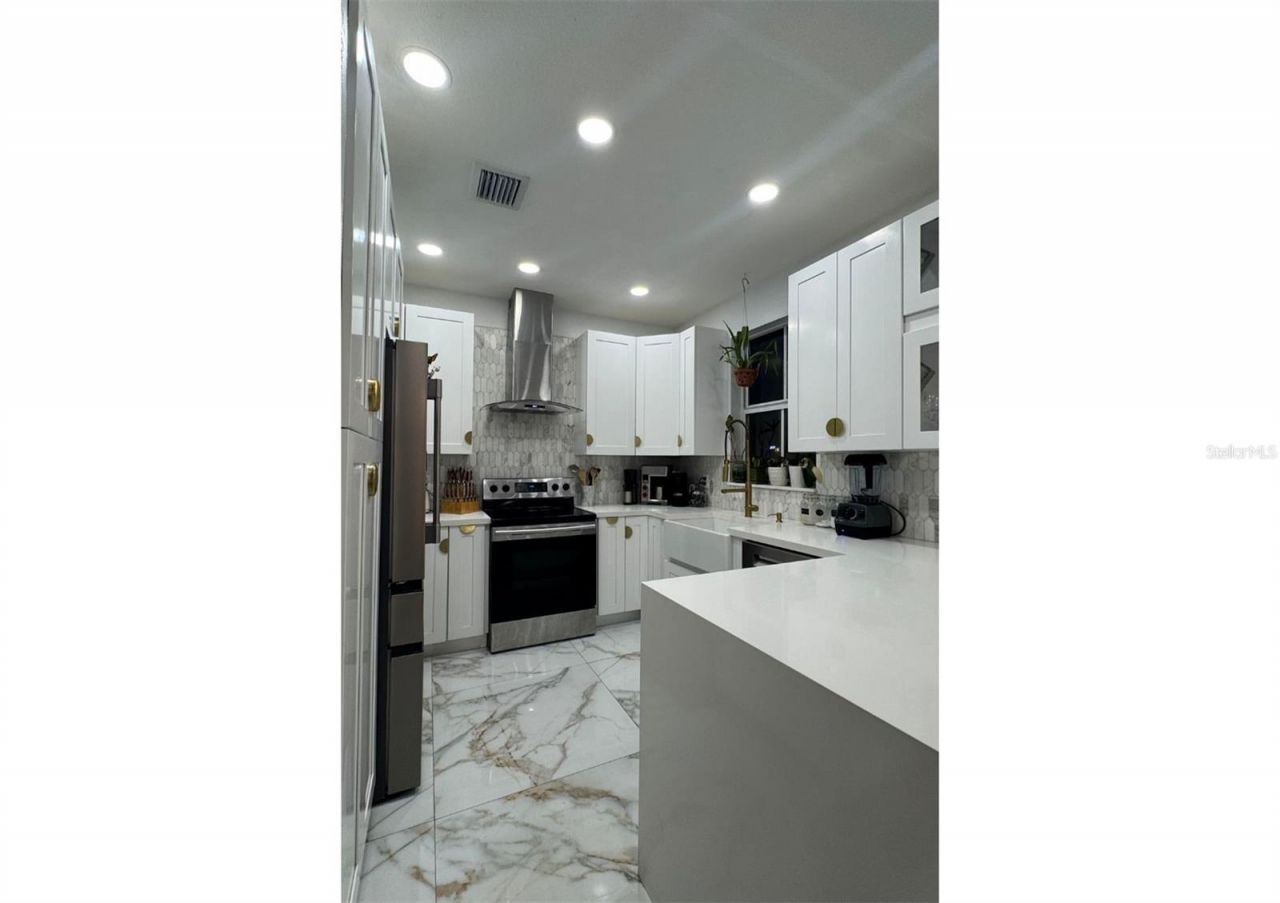 1041 NE 208th St, Miami, FL 33179 Photo