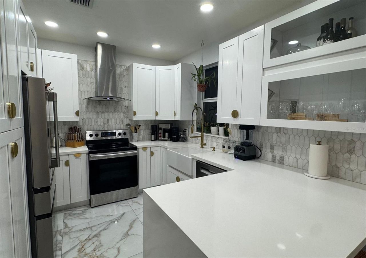 1041 NE 208th St, Miami, FL 33179 Photo