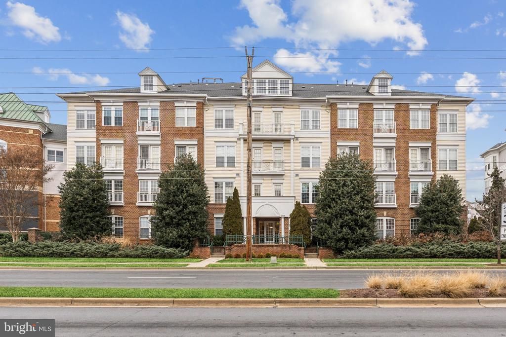 305 Redland Boulevard, Unit 402, Rockville, MD 20850 Main Photo