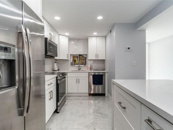 9523 S Hollybrook Lake Drive, Unit 102, Pembroke Pines, FL 33025
