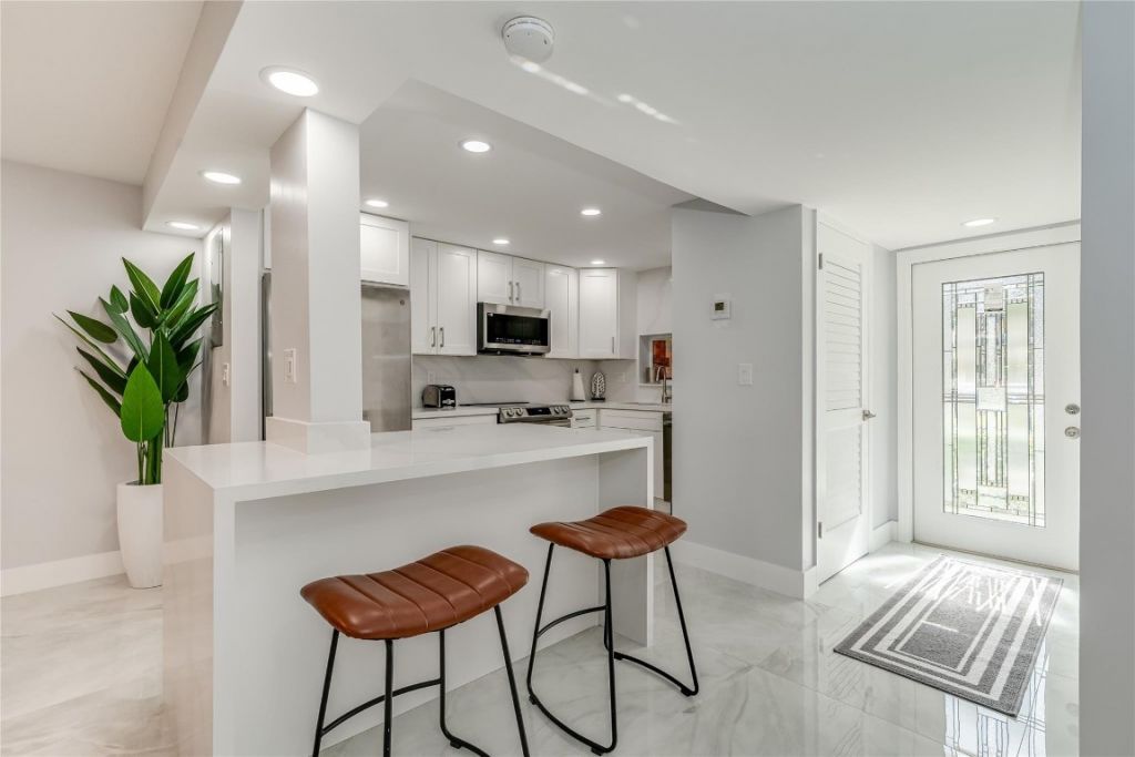 9523 S Hollybrook Lake Drive, Unit 102, Pembroke Pines, FL 33025 Photo