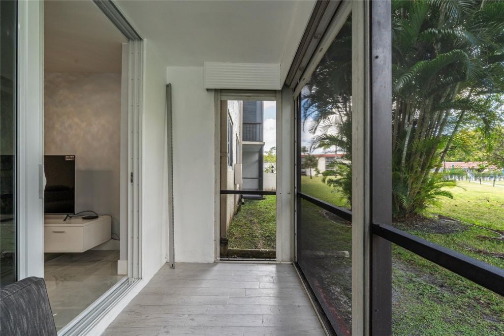 9523 S Hollybrook Lake Drive, Unit 102, Pembroke Pines, FL 33025 Photo