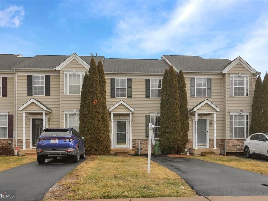 164 Bruaw Drive, York, PA 17406 Main Photo