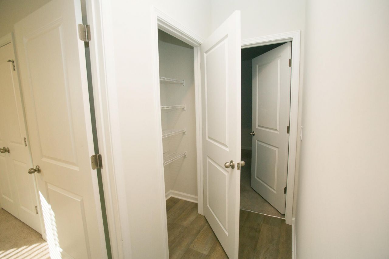 212 N Light Way Photo 12