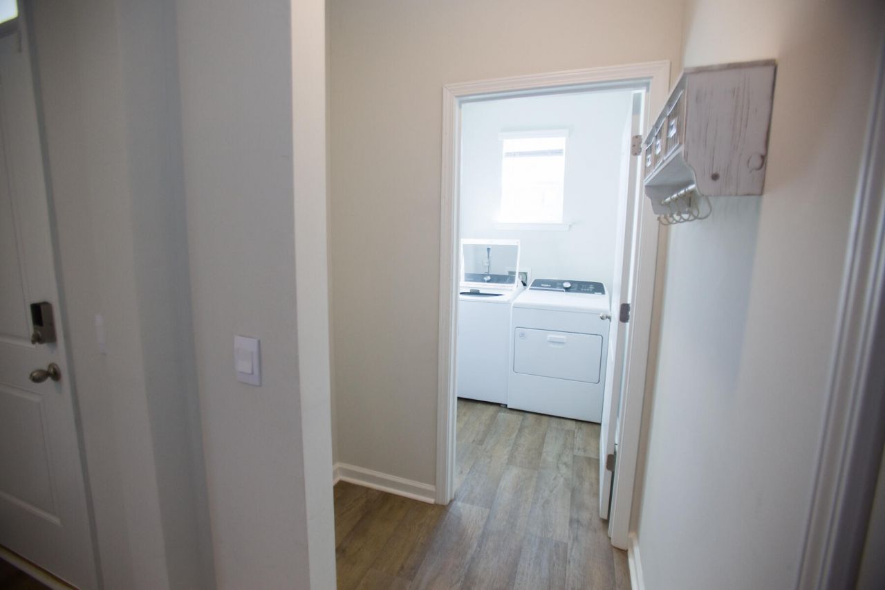 212 N Light Way Photo 7