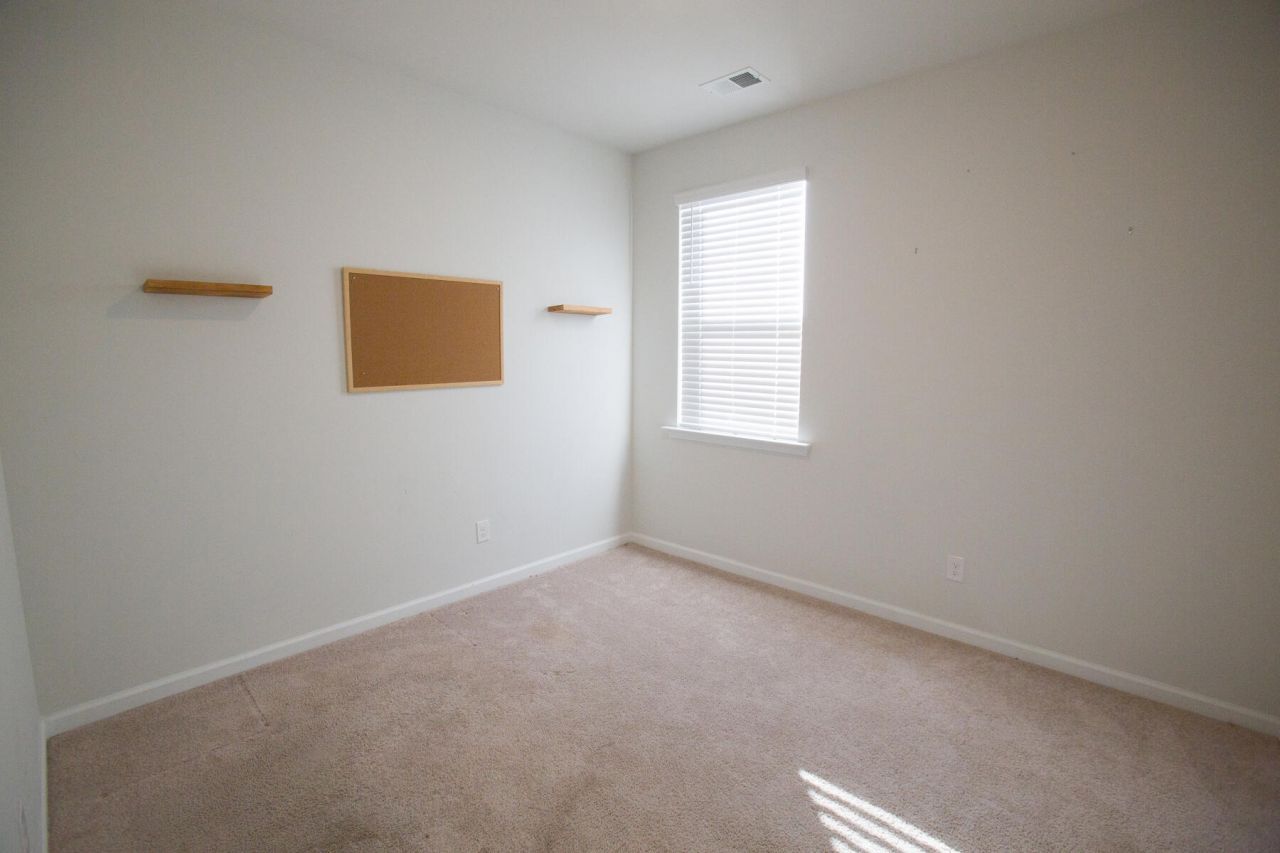 212 N Light Way Photo 9