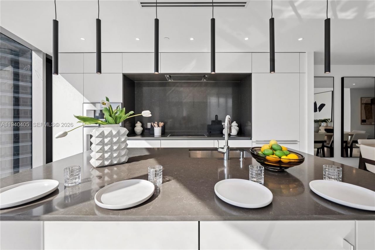 300 Biscayne Blvd Way , Unit 3407, Miami, FL 33131 Photo