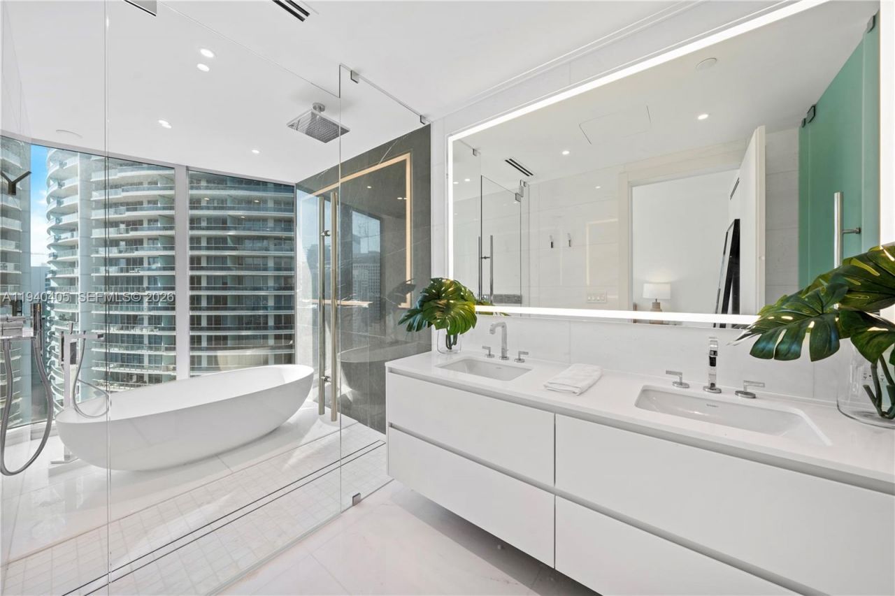 300 Biscayne Blvd Way , Unit 3407, Miami, FL 33131 Photo