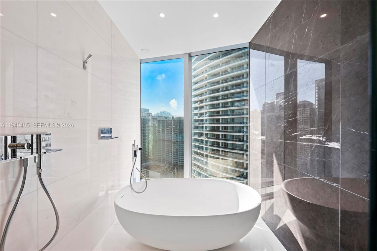 300 Biscayne Blvd Way , Unit 3407, Miami, FL 33131 Photo