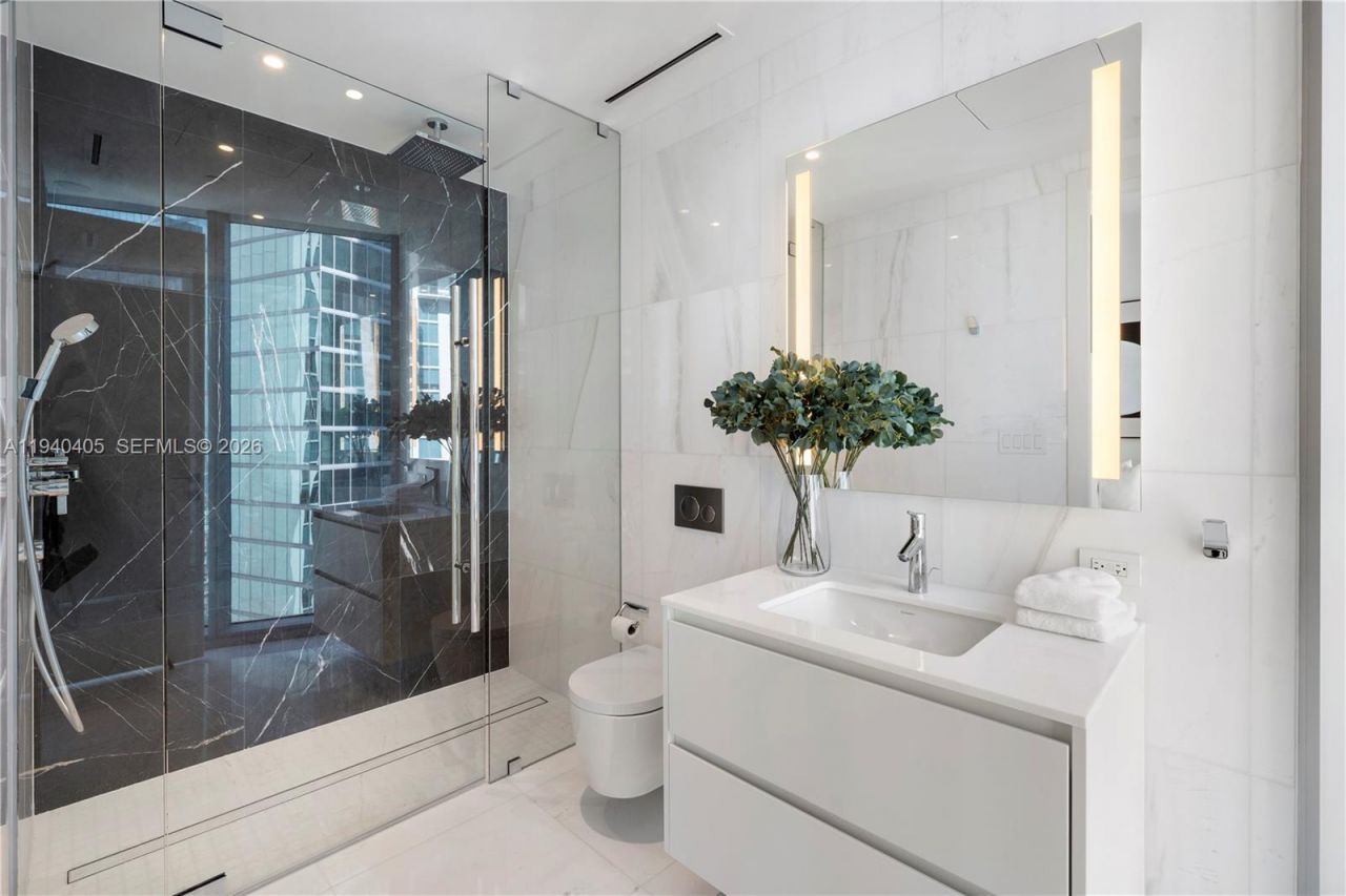 300 Biscayne Blvd Way , Unit 3407, Miami, FL 33131 Photo