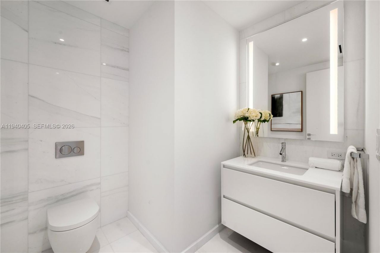 300 Biscayne Blvd Way , Unit 3407, Miami, FL 33131 Photo