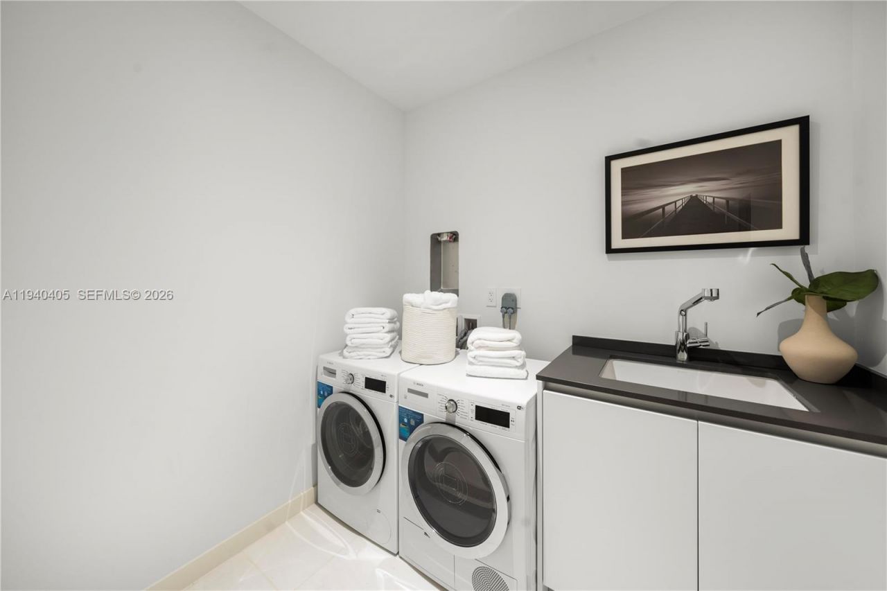 300 Biscayne Blvd Way , Unit 3407, Miami, FL 33131 Photo