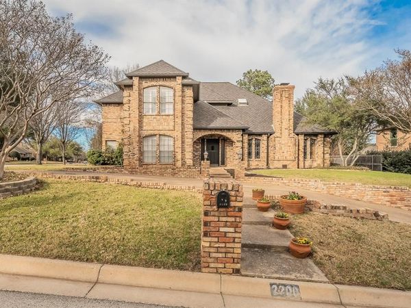 2200 Woodstock Drive, Colleyville, TX 76034
