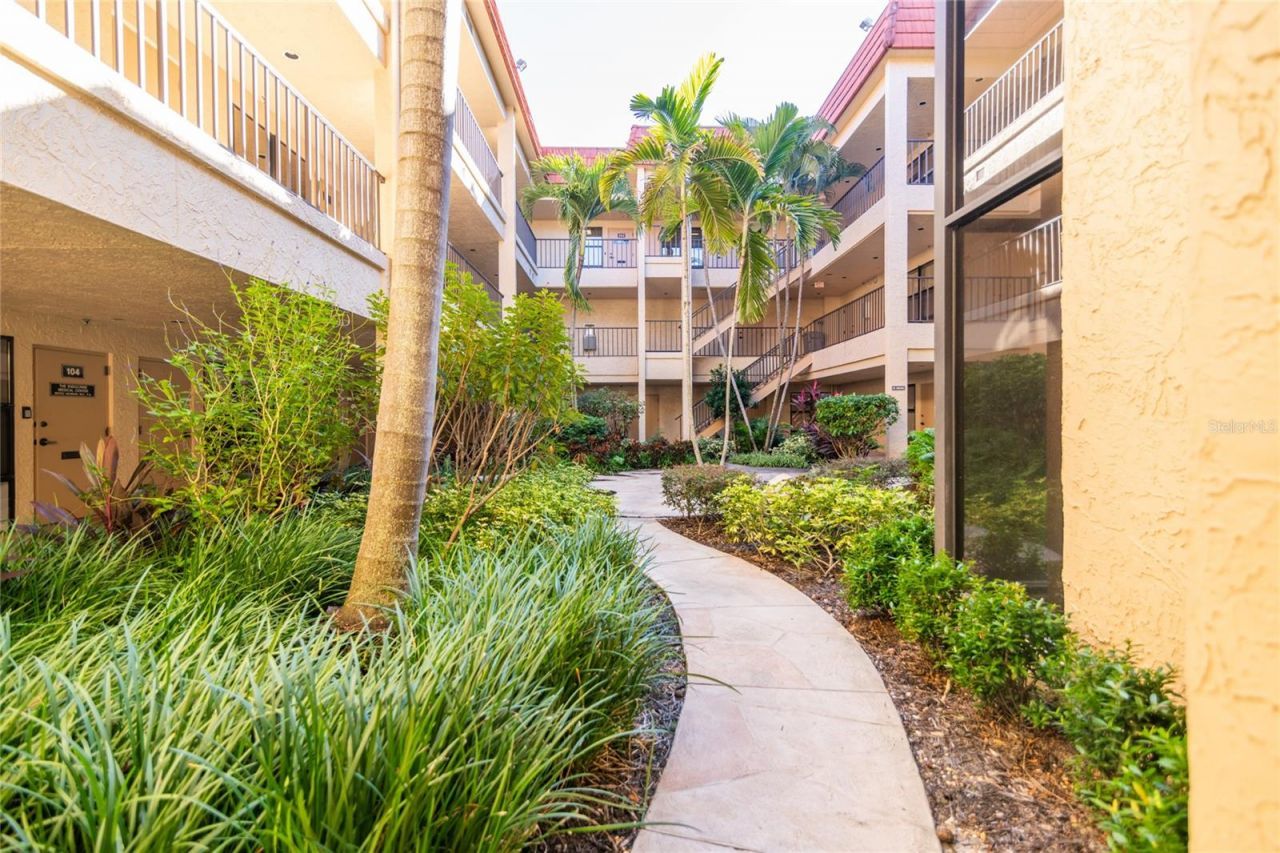 2650 Bahia Vista Street, Unit 302, Sarasota, FL 34239 Photo