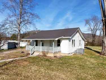 391 Pine Valley Lane, Flat Lick, KY 40935